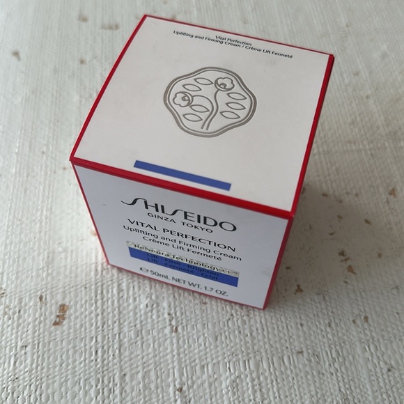 Shiseido vital protection uplifting and firming cream - Picture 2 of 3